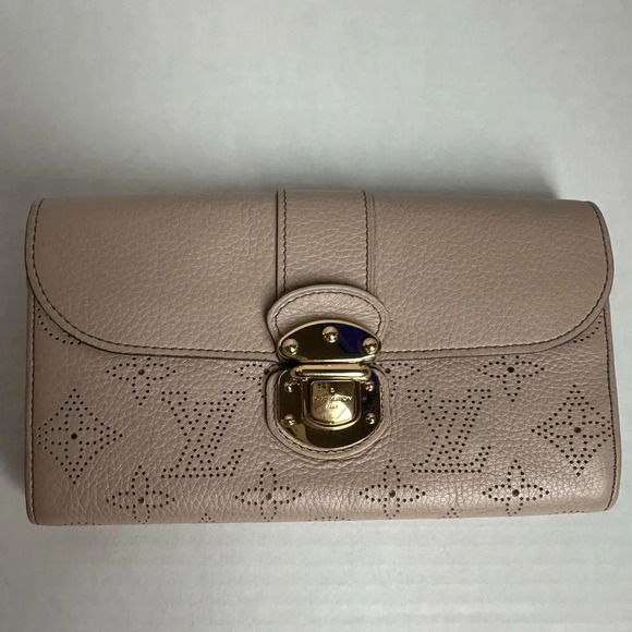 Authentic LOUIS VUITTON Mahina Amelia Wallet Beige Opal w/COA - Picture 6 of 15